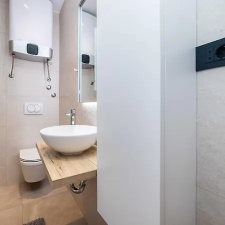 Ema - With Sea View Apartment Rogotin