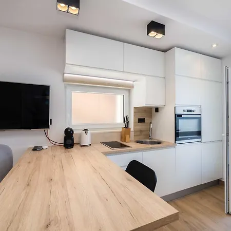 Ema - With Sea View Apartment
