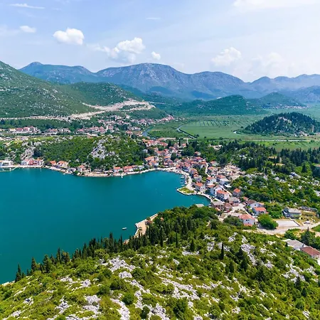 Ema - With Sea View شقة Rogotin