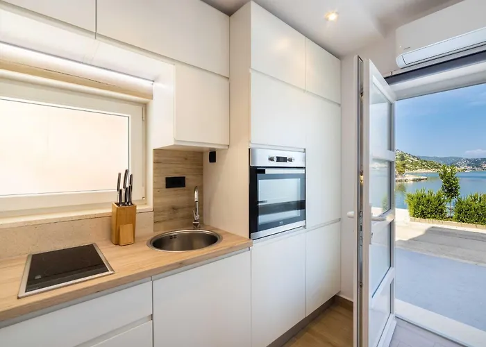 Ema - With Sea View Rogotin