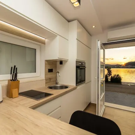 Ema - With Sea View Апартаменты *