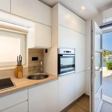 Ema - With Sea View Rogotin