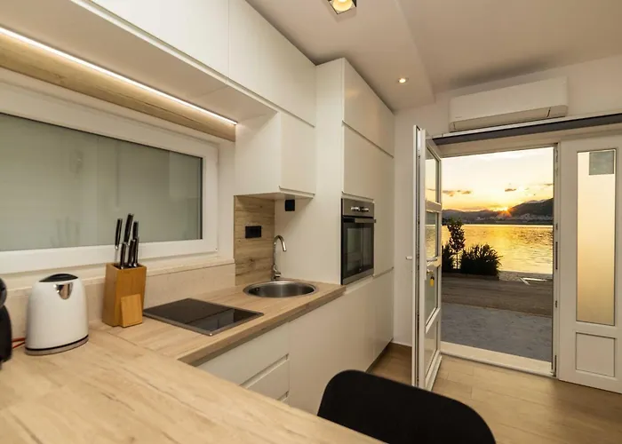 Ema - With Sea View Apartment *