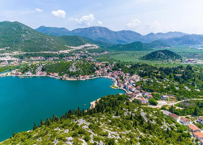 Ema - With Sea View Apartment Rogotin